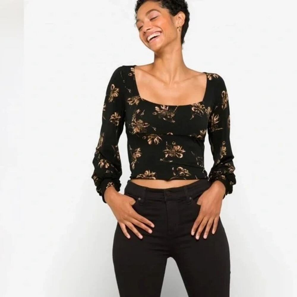 Lush Size M Naomi Squareneck Black w/Tan Floral Long Sleeves Cropped Knit Top